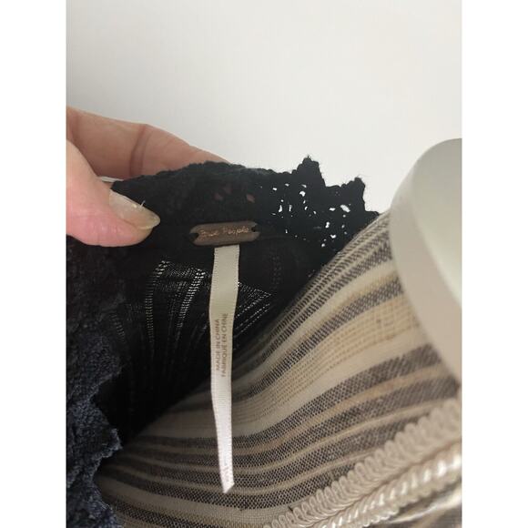 Free People black button down Large Peaseant Pullover W-tie closure BOHO - Picture 7 of 8